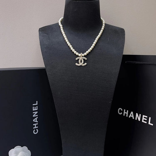 Chanel cc pearl necklace