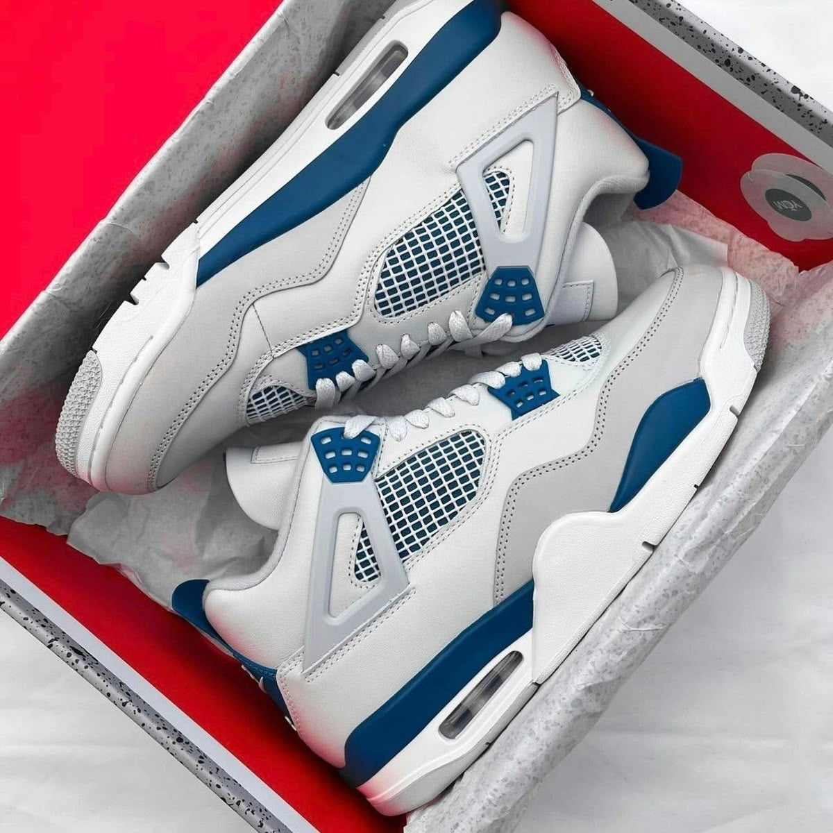 Air Jordan 4